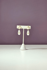 Teardrop Pearl Tina Clip On Earrings