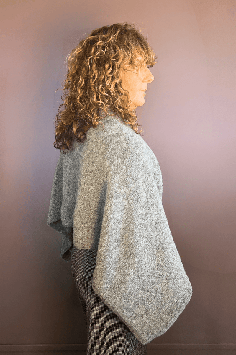 AK06 Shrug Sweater