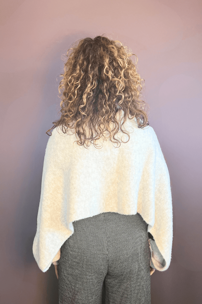 AK06 Shrug Sweater