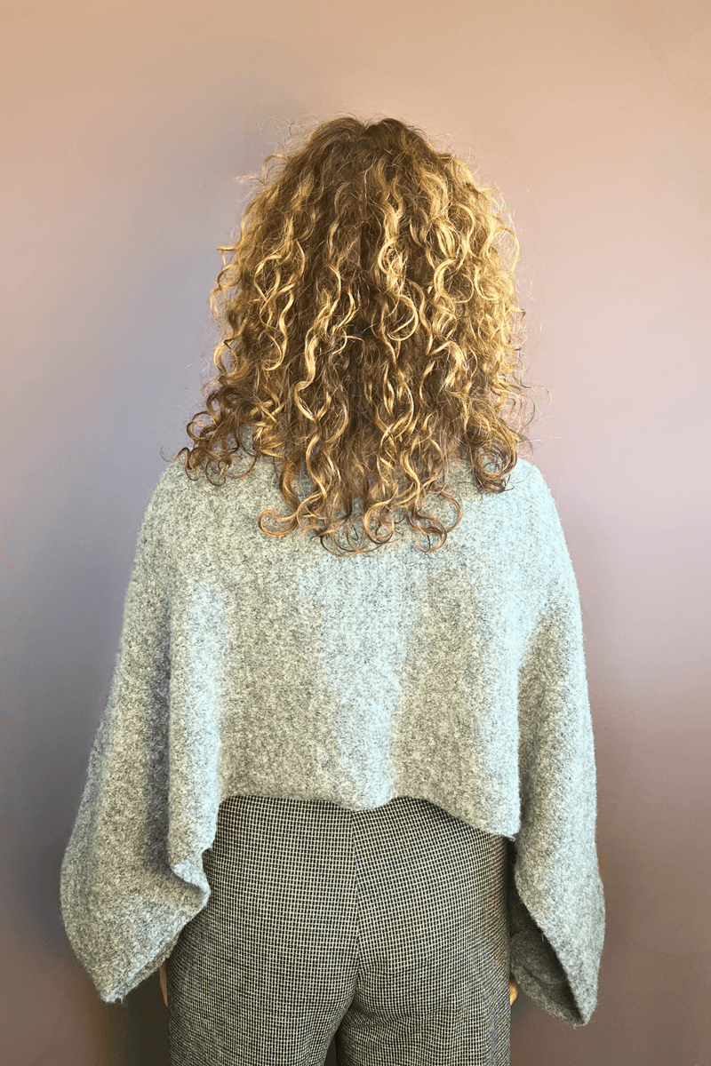 AK06 Shrug Sweater