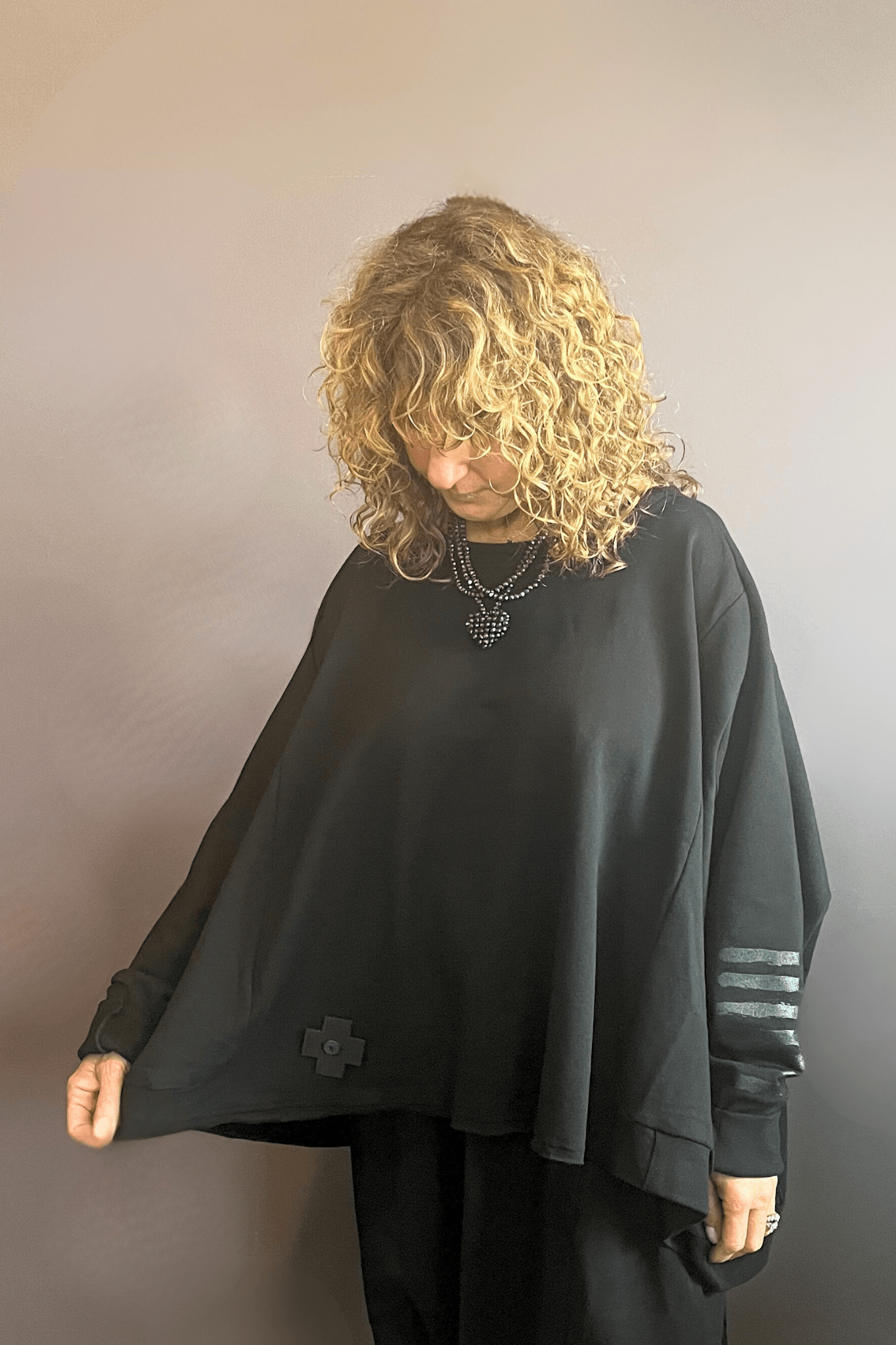 A Wide Short Sweatshirt II (Black)