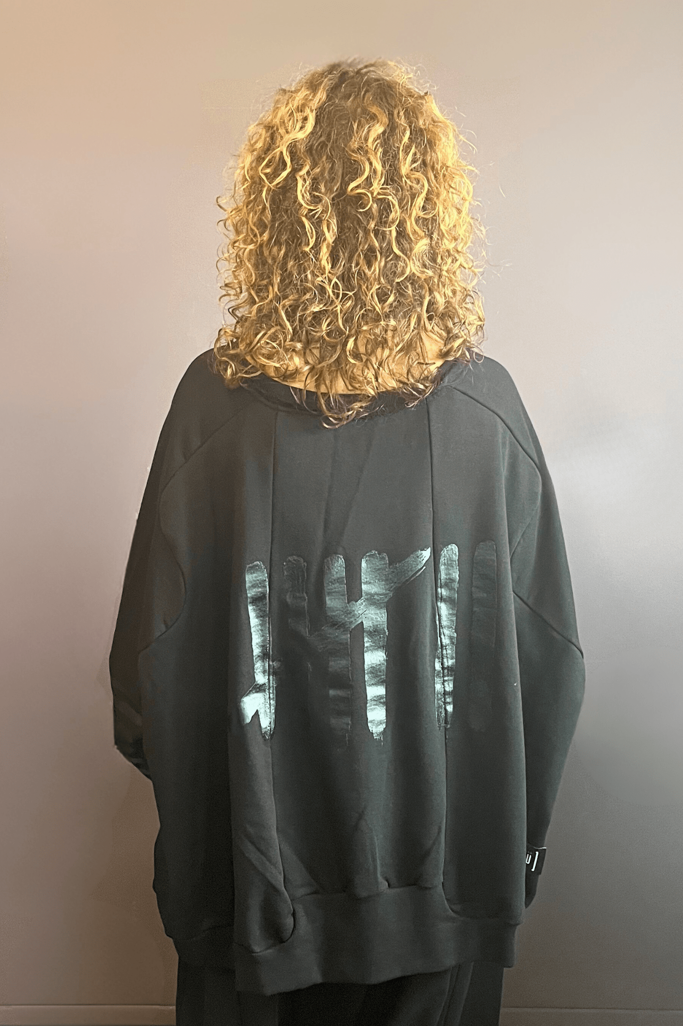 A Wide Short Sweatshirt II (Black)