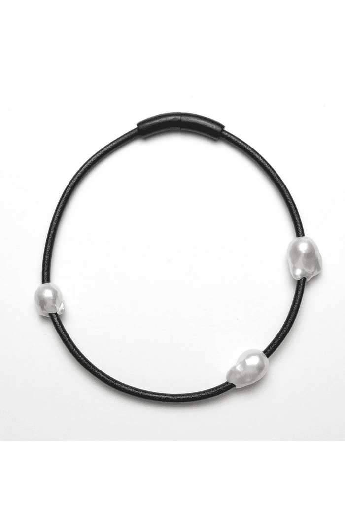Necklace in Pearls and Leather
